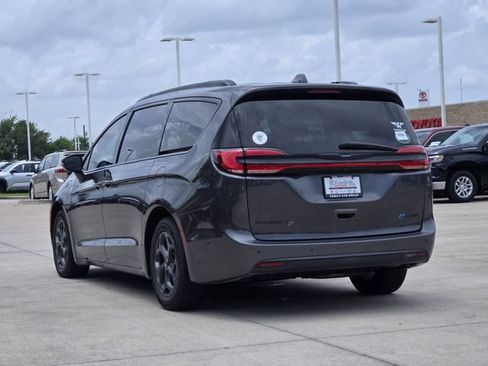 Used 2021 Chrysler Pacifica Limited w/ Uconnect Theater Family Group FWD image 3