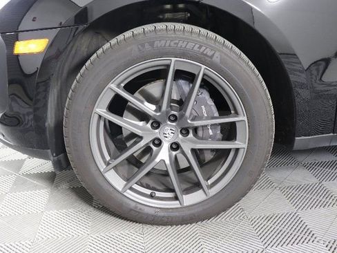 Used 2025 Porsche Macan image 10
