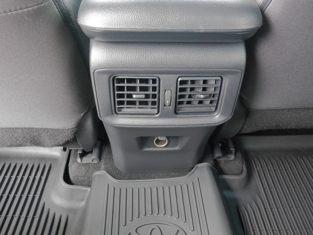 Used 2025 Toyota RAV4 LE AWD/4WD image 19