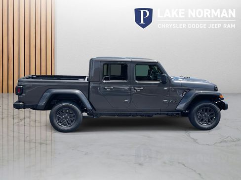 New 2025 Jeep Gladiator Sport image 10