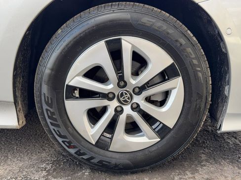 Used 2017 Toyota Prius Two image 12