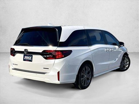 Used 2025 Honda Odyssey Touring image 2