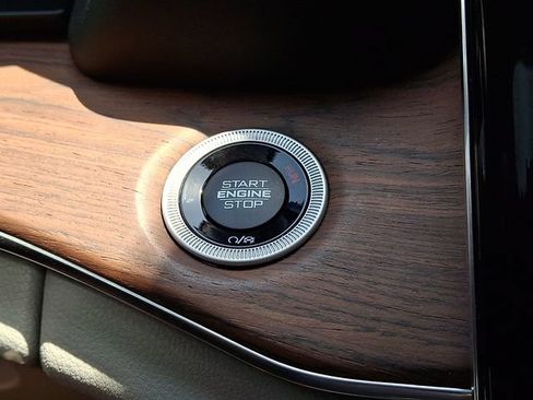 Used 2023 Jeep Grand Cherokee L Summit w/ Luxury Tech Group V AWD/4WD image 25