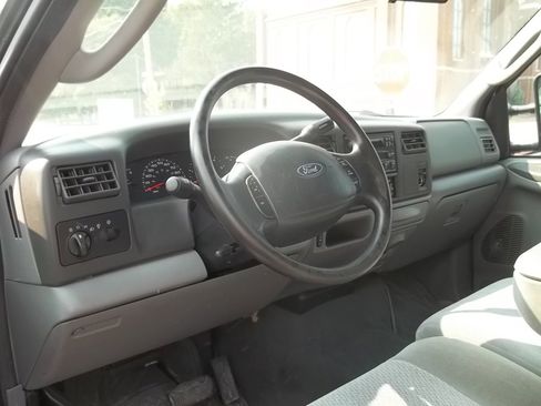 Used 2004 Ford F250 XLT image 8