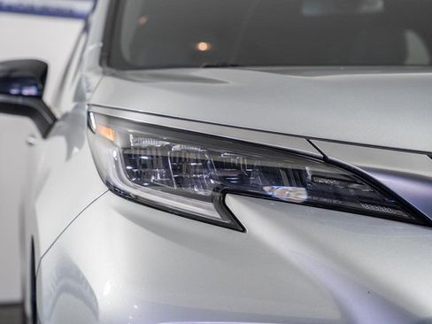 Certified 2022 Toyota Sienna XSE image 14