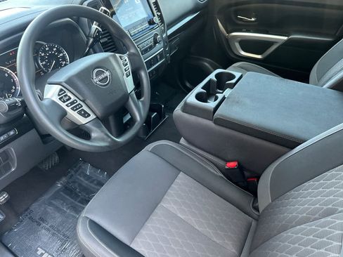 Used 2023 Nissan Titan SV image 9