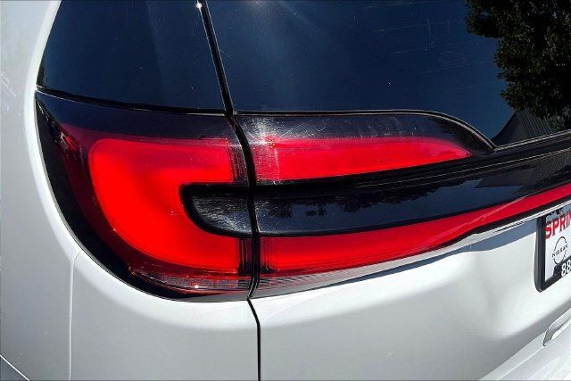 Used 2025 Chrysler Pacifica Limited FWD image 23