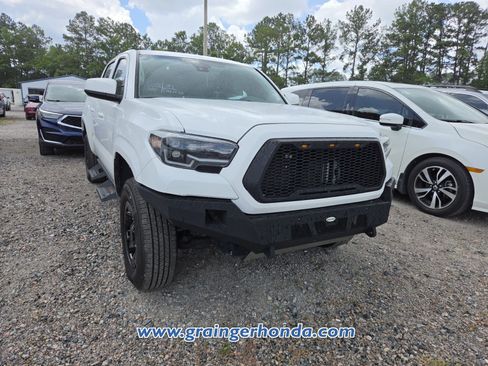 Used 2023 Toyota Tacoma SR AWD/4WD image 4