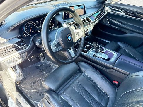 Used 2018 BMW M760i xDrive image 26
