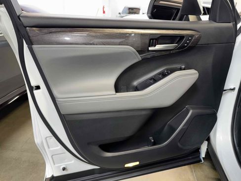 Used 2023 Toyota Highlander Platinum image 70