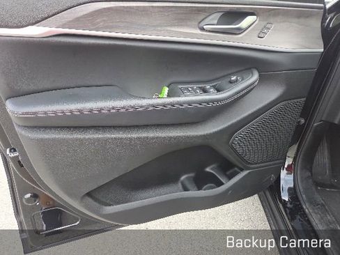 Used 2023 Jeep Grand Cherokee Limited AWD/4WD image 10