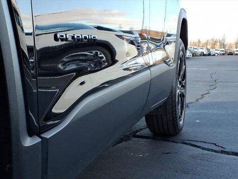 Used 2023 GMC Acadia SLE w/ Driver Convenience Package image 36