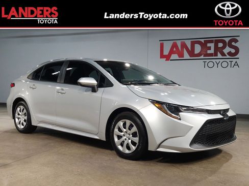 Used 2021 Toyota Corolla LE image 1