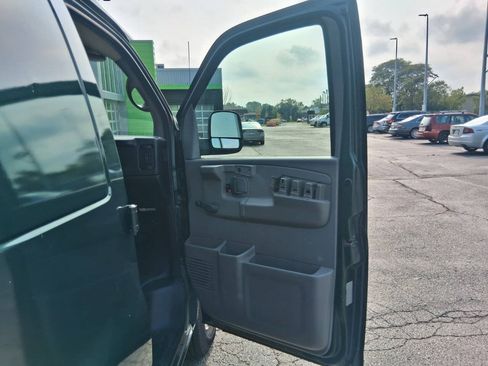 Used 2009 Chevrolet Express 3500 RWD image 13
