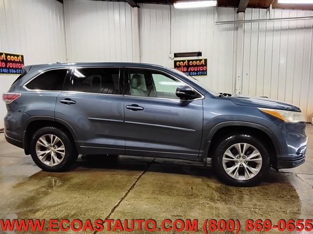 Used 2014 Toyota Highlander Plus AWD/4WD image 2