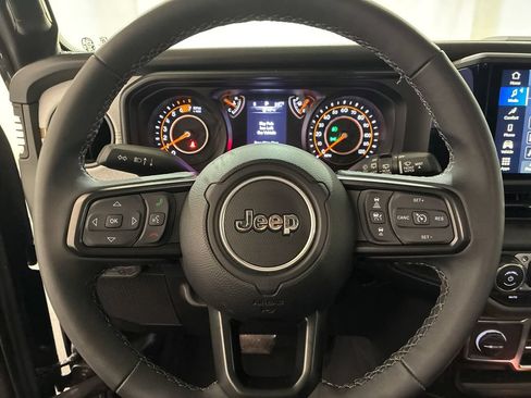 Used 2025 Jeep Wrangler Unlimited Sport AWD/4WD image 14