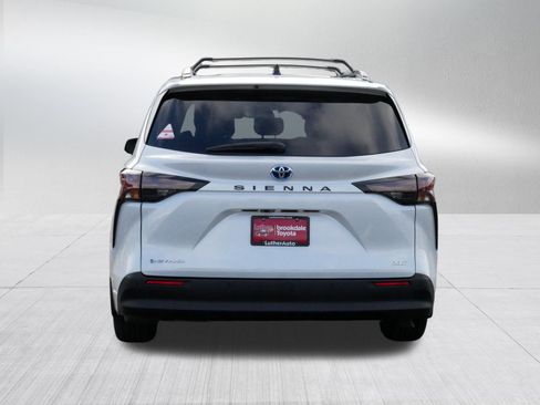 Certified 2025 Toyota Sienna XLE w/ XLE Plus Package AWD/4WD image 6