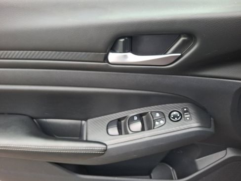 Used 2024 Nissan Altima 2.5 SV image 21