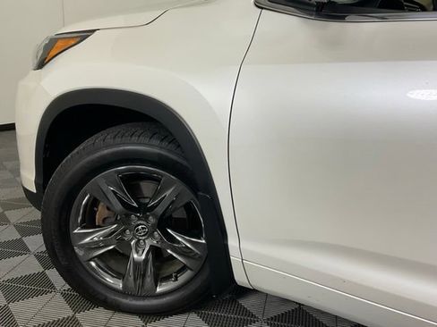 Used 2017 Toyota Highlander Limited Platinum w/ Carpet Mat Package AWD/4WD image 47