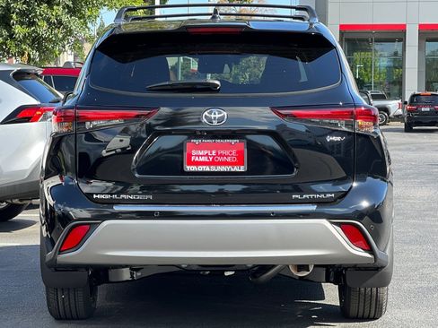 New 2025 Toyota Highlander Platinum image 8