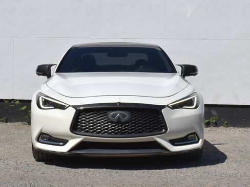 Used 2017 INFINITI Q60 Red Sport 400 RWD image 2