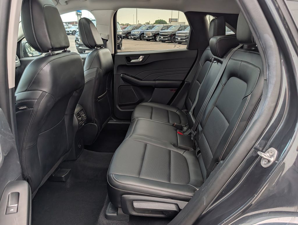 Used 2022 Ford Escape Titanium w/ Class II Trailer Tow Package AWD/4WD image 16