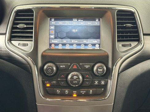 Used 2020 Jeep Grand Cherokee Laredo AWD/4WD image 14