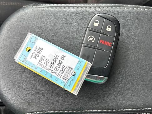 Used 2023 Jeep Renegade Latitude image 29