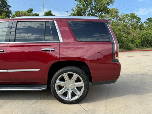 Used 2020 Cadillac Escalade Premium Luxury RWD image 19