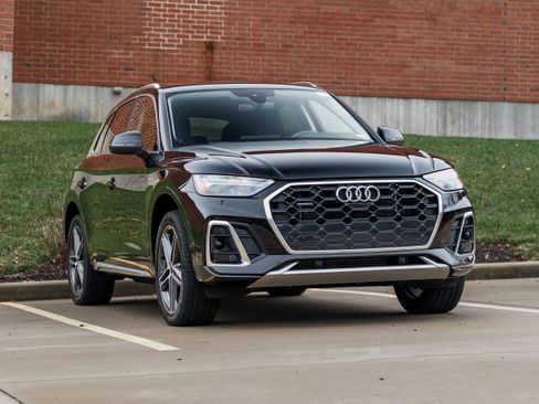 Used 2024 Audi Q5 e Premium Plus image 1