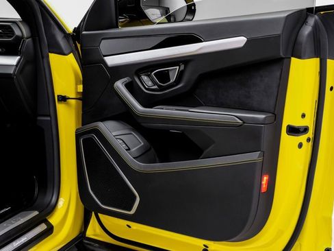 Used 2022 Lamborghini Urus image 36