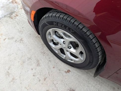 Used 2023 Chrysler Pacifica Limited image 8