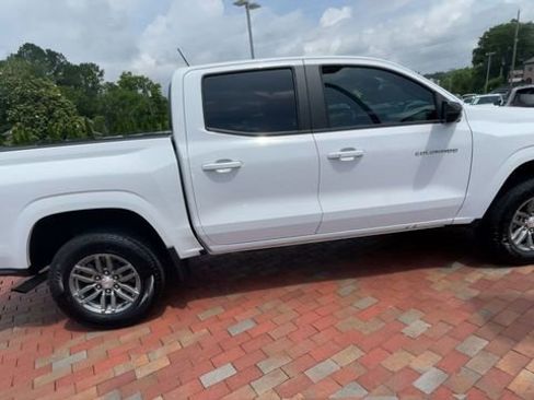 Used 2024 Chevrolet Colorado LT w/ LT Convenience Package RWD image 2