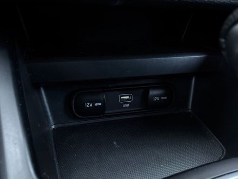 Used 2025 Kia Soul LX w/ LX Technology Package FWD image 23