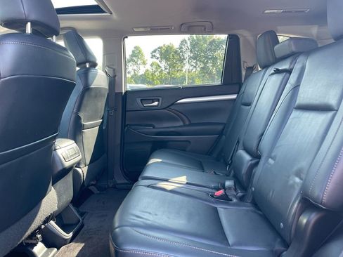Used 2015 Toyota Highlander XLE image 11