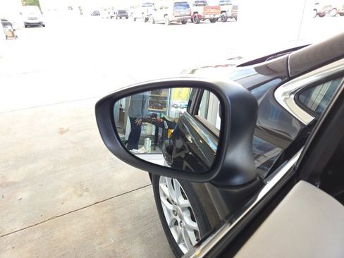 Used 2017 Chrysler Pacifica LX image 82