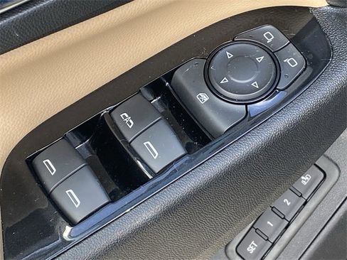 Certified 2023 Chevrolet Equinox Premier image 24