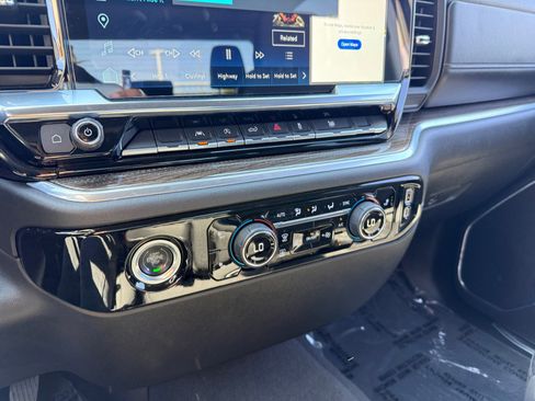 Used 2024 Chevrolet Silverado 1500 LT AWD/4WD image 13