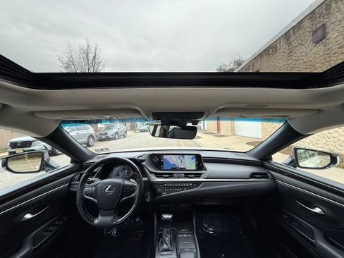 Used 2019 Lexus ES 350 350 w/ Premium Package image 31