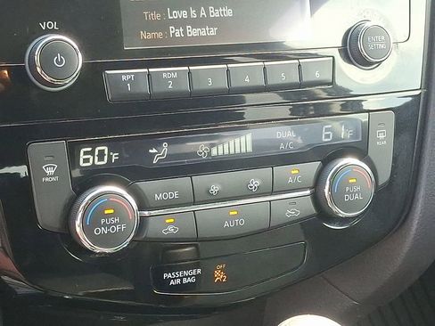 Used 2016 Nissan Rogue SV image 15