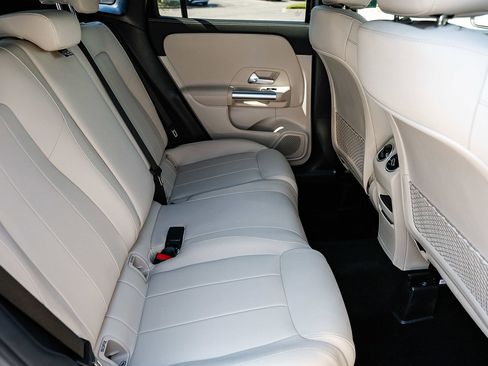 Certified 2025 Mercedes-Benz GLA 250 image 18