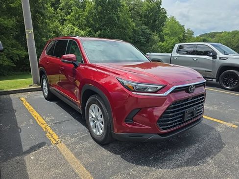 Used 2025 Toyota Grand Highlander FWD image 3