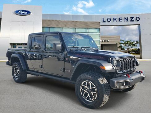 Used 2025 Jeep Gladiator Rubicon w/ Convenience Group image 3