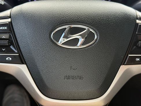 Used 2021 Hyundai Accent Limited FWD image 17