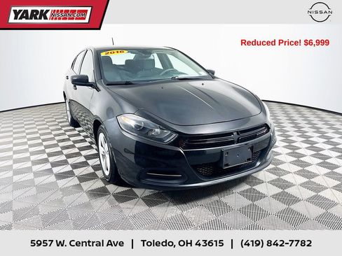 Used 2016 Dodge Dart SXT image 1