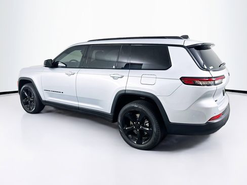 Used 2023 Jeep Grand Cherokee L Limited w/ Black Appearance Package image 5