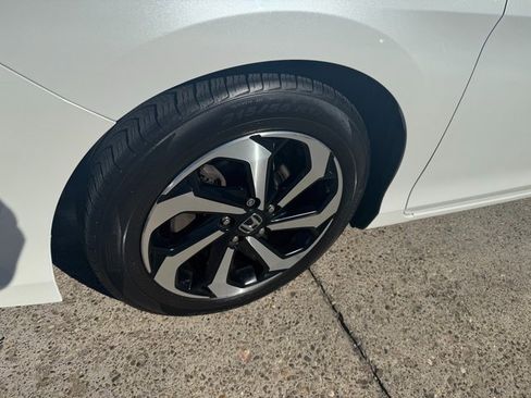 Used 2017 Honda Accord EX image 22