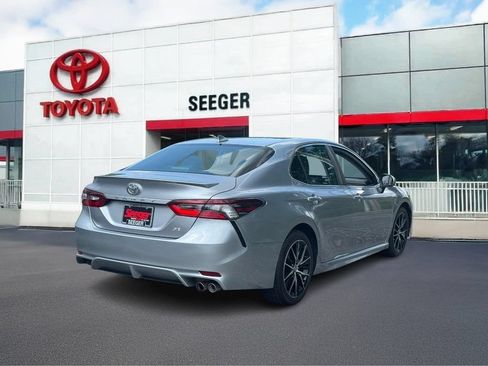 Used 2023 Toyota Camry SE FWD image 3