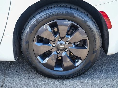 Used 2020 Chrysler Pacifica Limited w/ Advanced Safetytec Group image 10