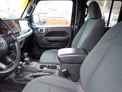 Used 2024 Jeep Gladiator Sport image 10